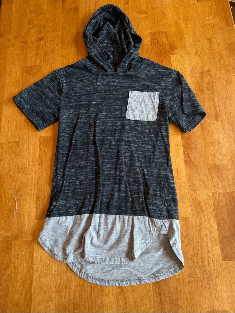 Ocean Current Black & Gray Short-Sleeve Hooded Top with Contrast Pocket